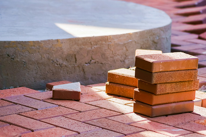 5 Reasons You Should Get a Brick Fire Pit Installed in Your Backyard